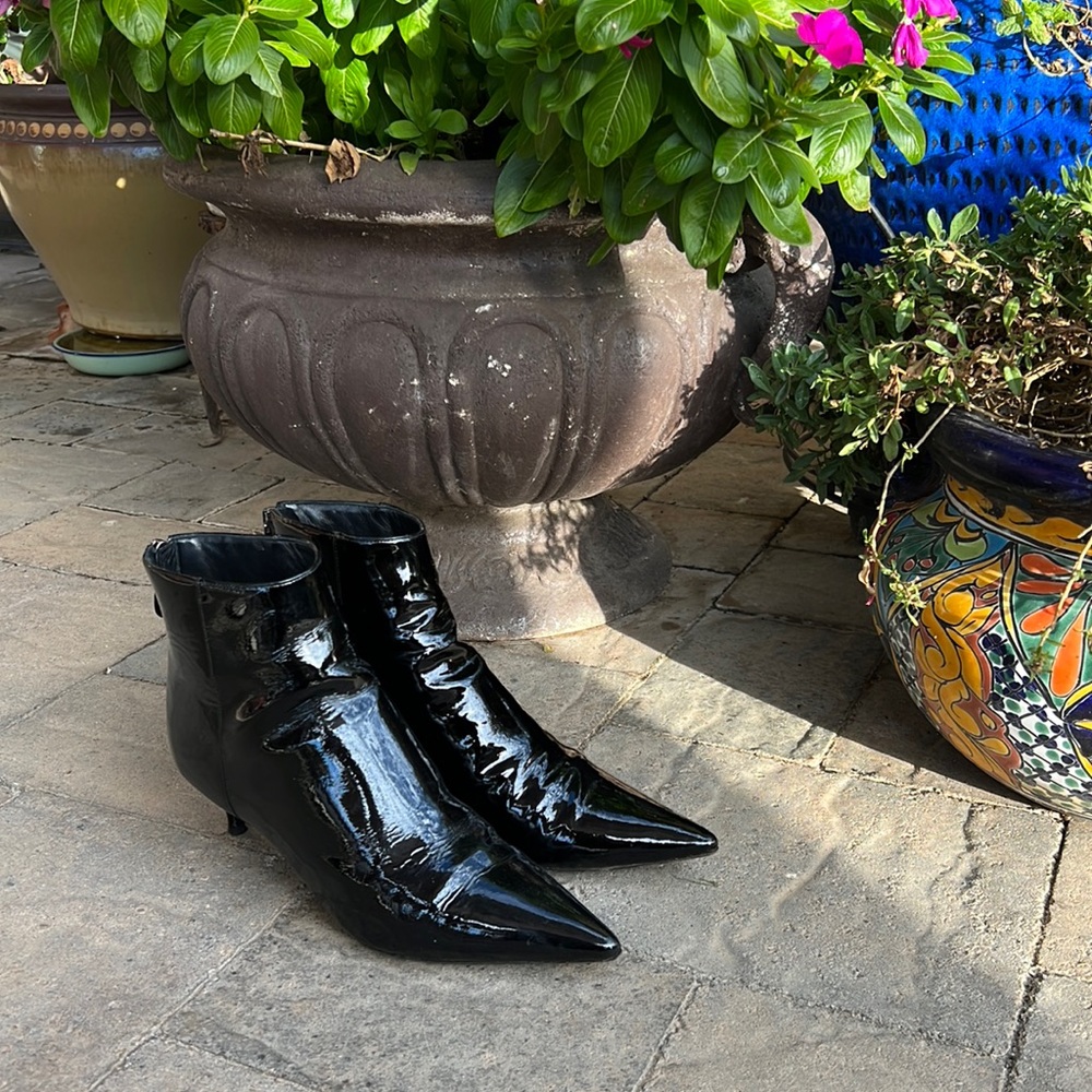 Alexandre Birman black kitten heel patent leather bootie 38 and 7.5 / 8